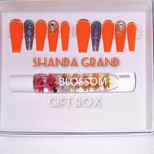 Holiday Press-On Nail Set (Coffin Shape)